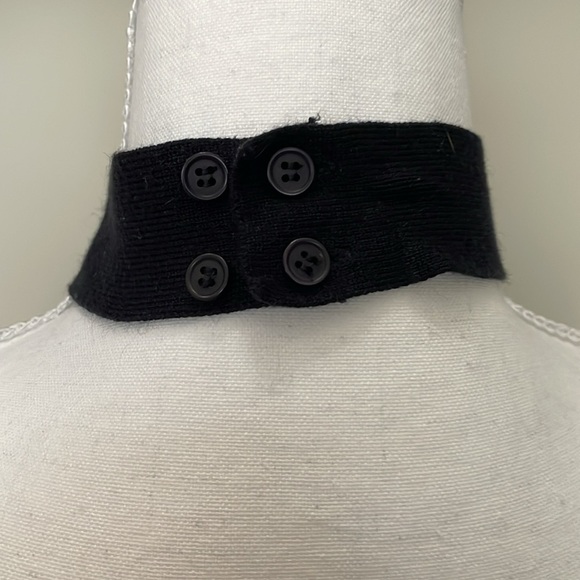 New York & Co. Black Hardware Detail Sweater Halter. Small - Picture 4 of 7